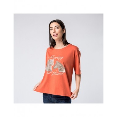 CAMISETA DE ALGODON ECOLOGICO MODELO MEI DE COLOR CHILE