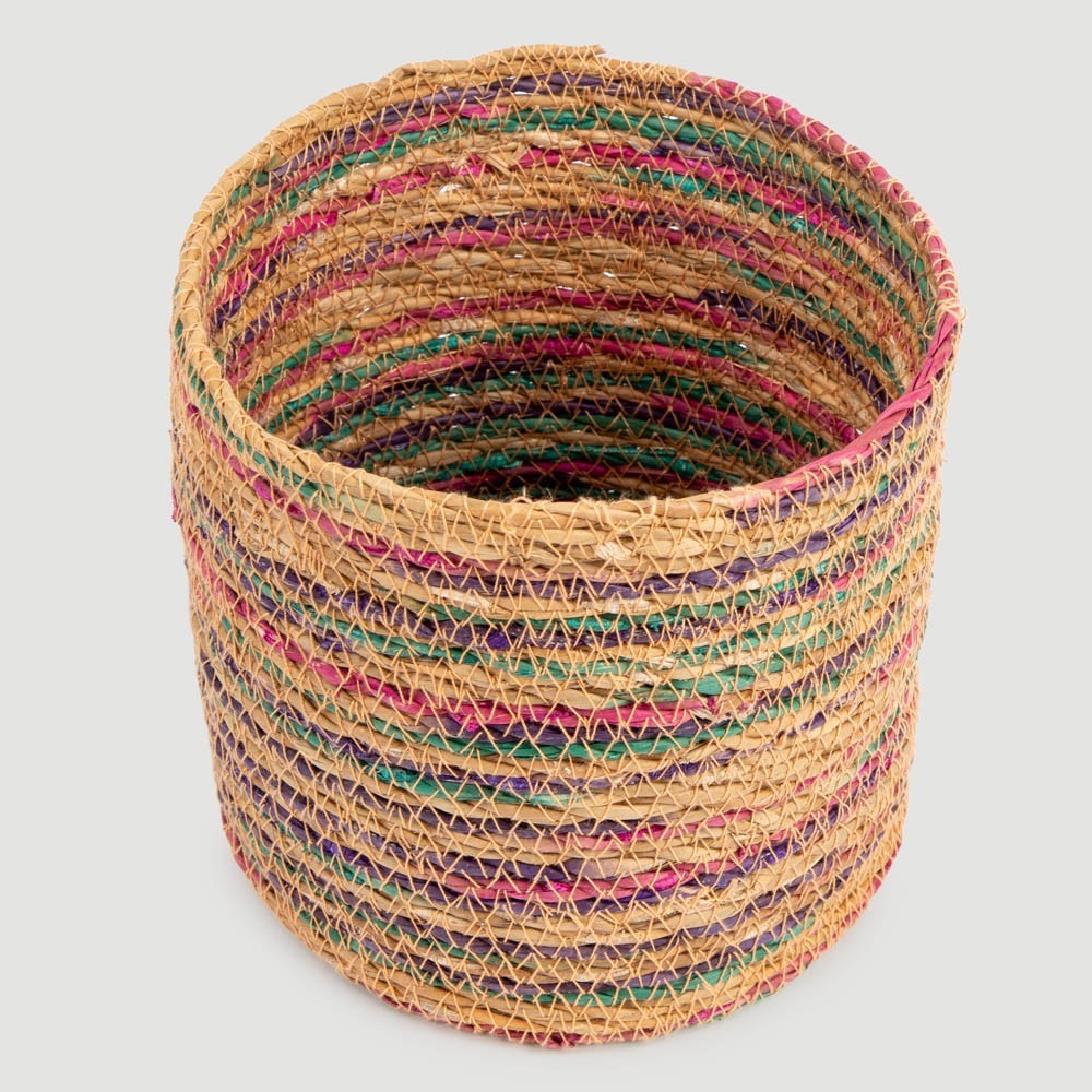 CESTA ARTESANAL MODELO HOGLA CON RAYAS DE COLORES PEQUEÑA CESTA ARTESANAL MODELO HOGLA CON RAYAS DE COLORES PEQUEÑA