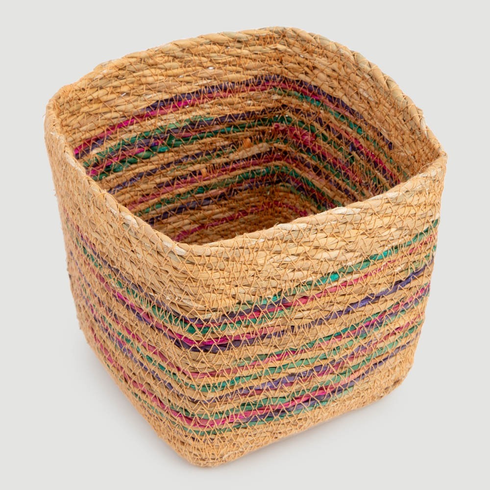 CESTA ARTESANAL CUADRADA MODELO HOGLA CON RAYAS 15X15CM CESTA ARTESANAL CUADRADA MODELO HOGLA CON RAYAS 15X15CM