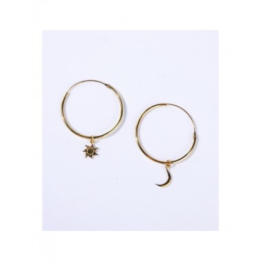 PENDIENTES DE LATÓN CHAPADO EN ORO DISEÑO LUNA Y SOL