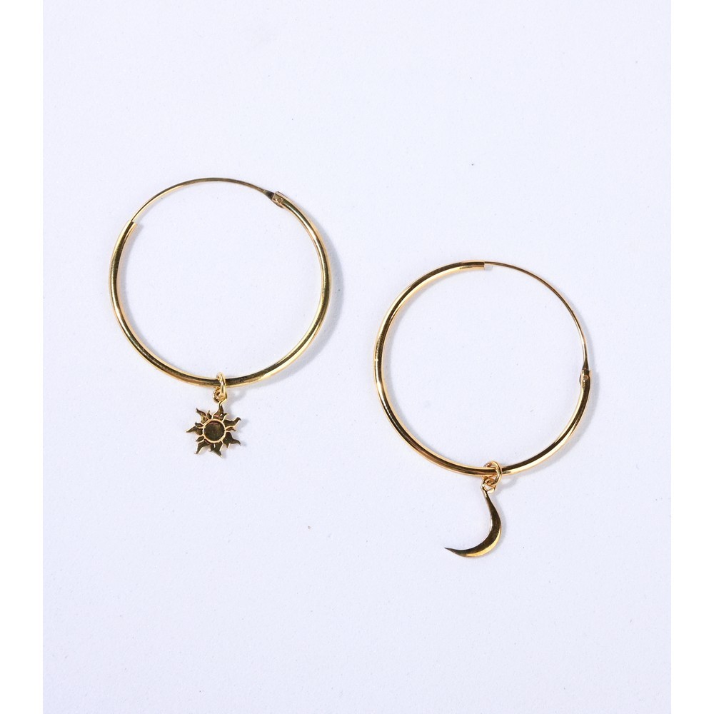 PENDIENTES DE LATÓN CHAPADO EN ORO DISEÑO LUNA Y SOL