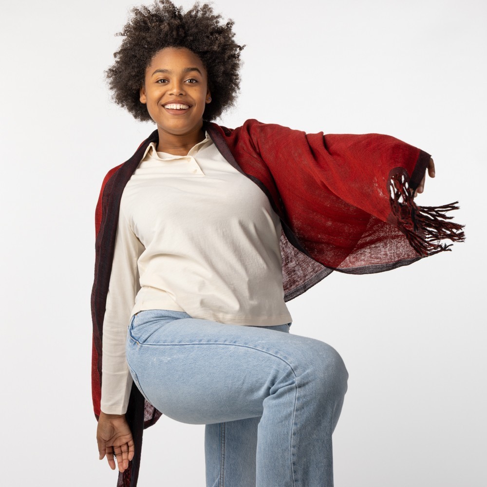 BUFANDA HECHO A MANO DE LANA MODELO PERTH ROJO NEGRO VERALUNA