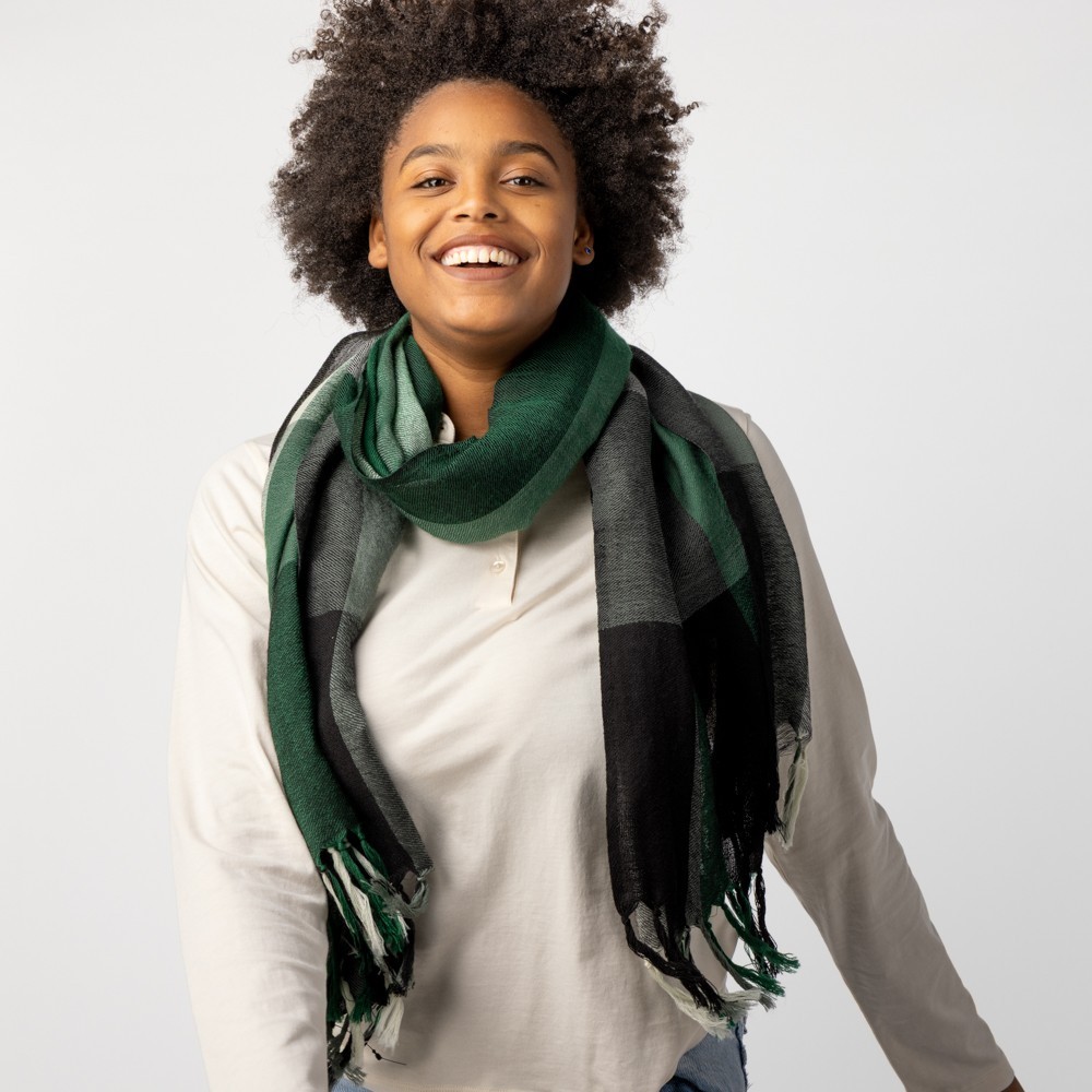 BUFANDA HECHO A MANO DE LANA MODELO HEIWA NEGRO PRADO VERALUNA