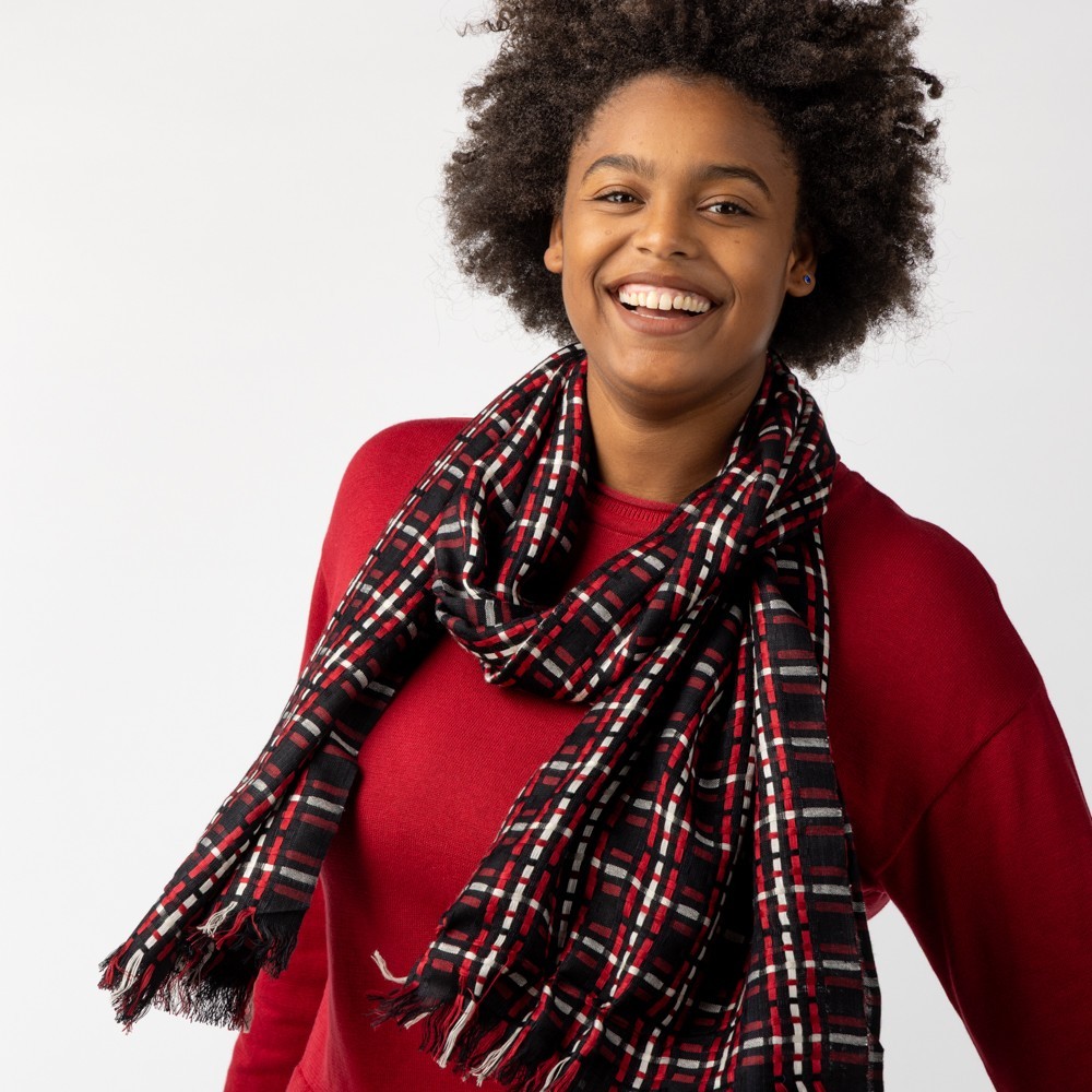 FULAR HECHO A MANO DE VISCOSA MODELO HAKO NEGRO VERALUNA