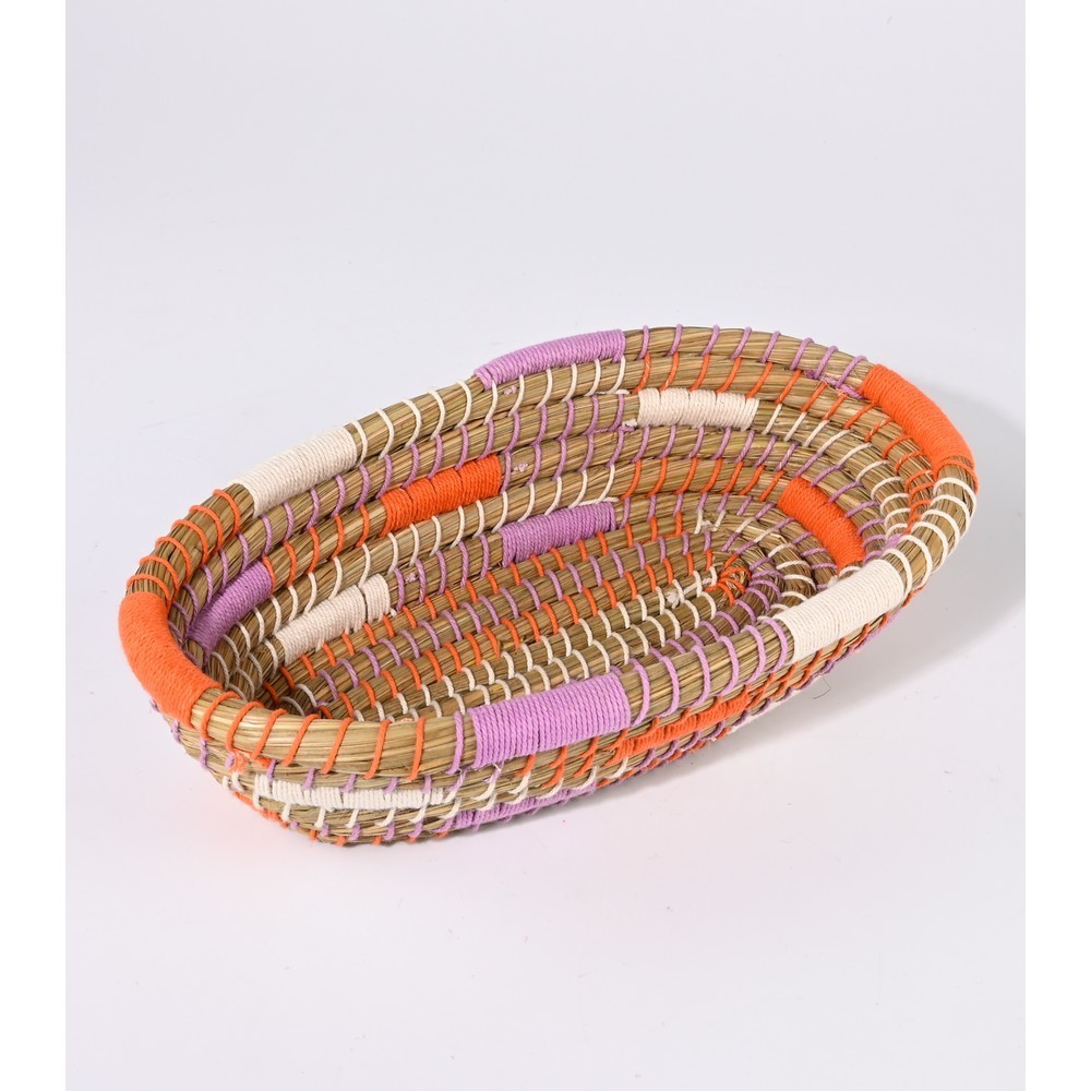 CESTA OVAL DE ALGA MARINA Y ALGODÓN CON HILOS COLOR NARANJA Y LILA