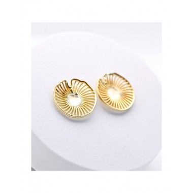 PENDIENTES ARTESANALES DE LATÓN CHAPADO EN ORO MOTIVO HOJA DE LOTO