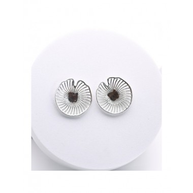PENDIENTES ARTESANALES DE LATÓN PLATEADO MOTIVO HOJA DE LOTO