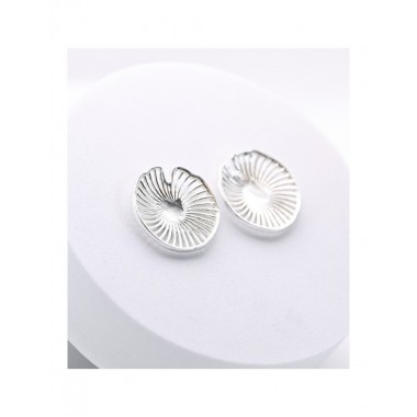 PENDIENTES ARTESANALES DE LATÓN PLATEADO MOTIVO HOJA DE LOTO