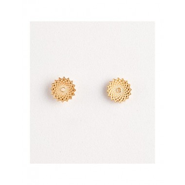 PENDIENTES ARTESANALES DE LATÓN CHAPADO EN ORO MOTIVO FLOR