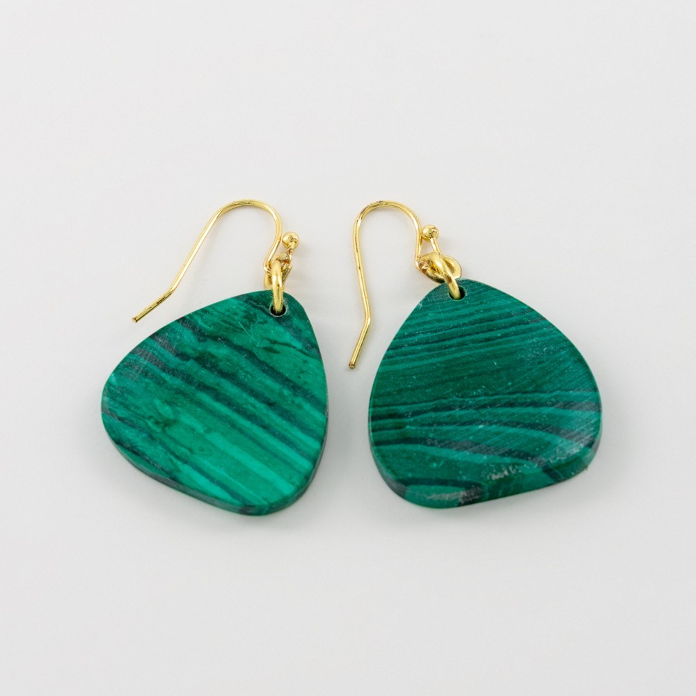 PENDIENTES ARTESANALES DE LATÓN MODELO TRIANGULO VERDE