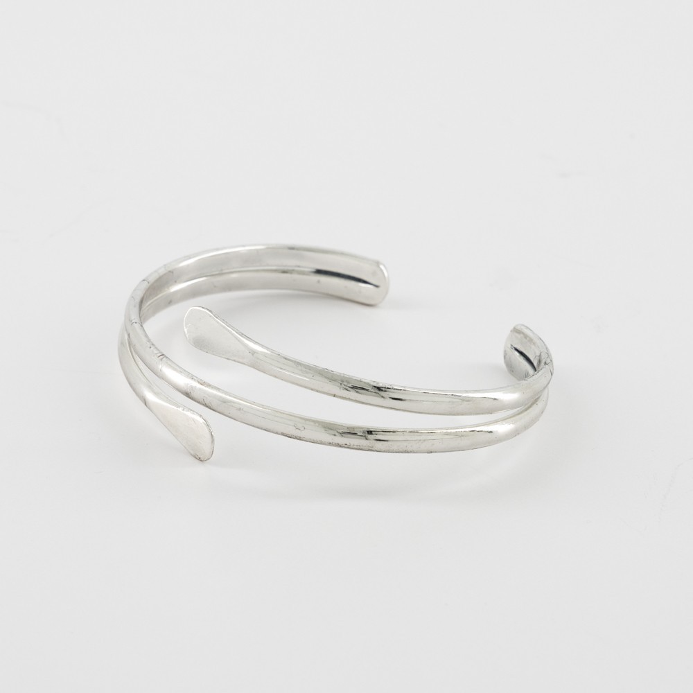 PULSERA ARTESANAL AJUSTABLE DE LATÓN CHAPADO EN PLATA 