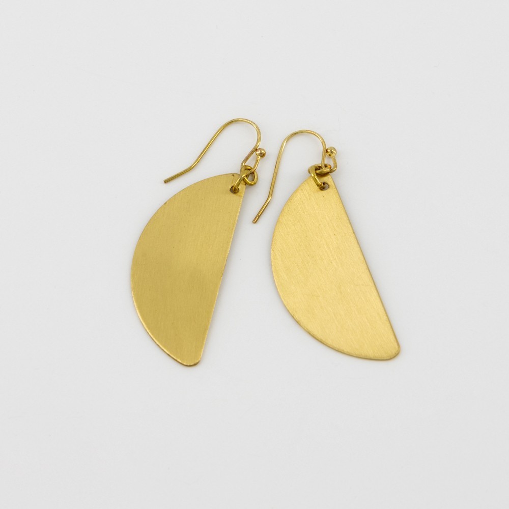 PENDIENTES ARTESANALES DE LATÓN CON SEMICIRCULOS DORADOS