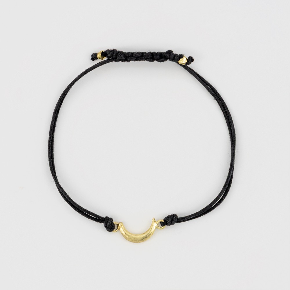 PULSERA ARTESANAL DE CORDÓN NEGRO Y LUNA DORADA DE LATÓN