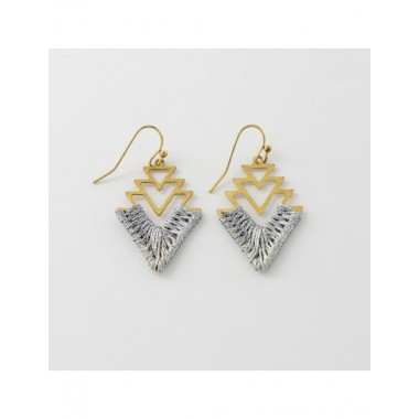 PULSERA ARTESANAL DE LATÓN MOTIVO PIRAMIDES HILO PLATEADO