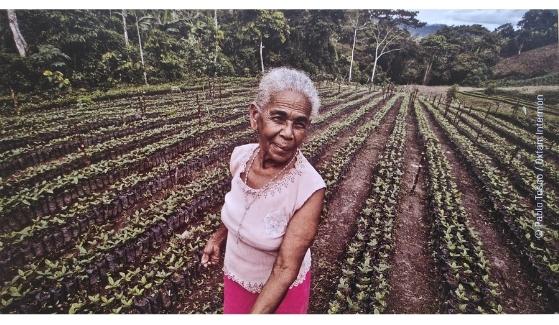 Agricultora de Aldea Global Nicaragua - beneficiaria de la tarjeta de fidelización de Oxfam Intermón